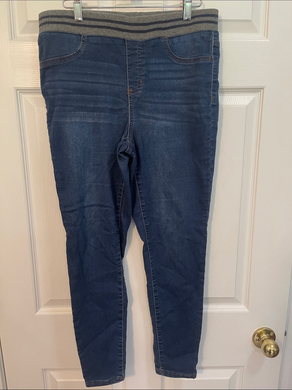 No Boundaries Dark Blue Jeggings with Striped Elastic Waistband. Size Large